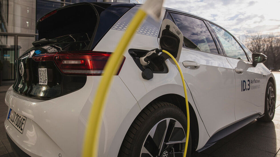 VW Sachsen hat weitere Ladepunkte für Mitarbeiter, Gäste und Kunden in Betrieb genommen. VW Sachsen hat weitere Ladepunkte für Mitarbeiter, Gäste und Kunden in Betrieb genommen.