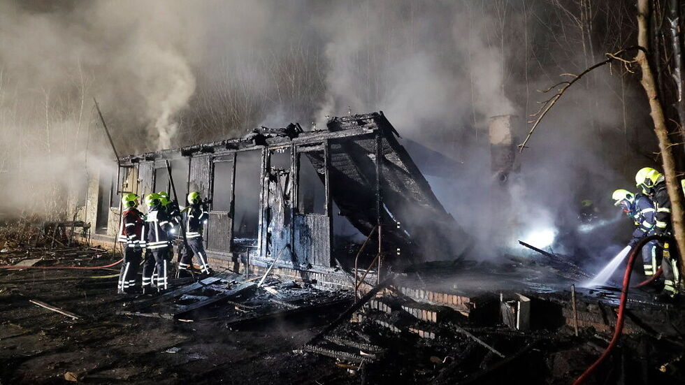 Eine verwahrloste Baracke in Altchemnitz brannte vollständig aus. Eine verwahrloste Baracke in Altchemnitz brannte vollständig aus.