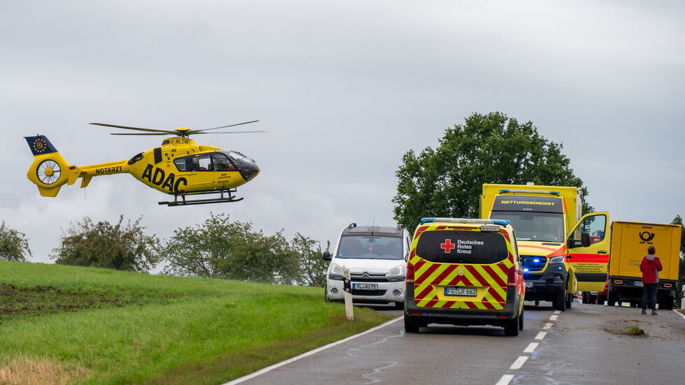 Auch ein Notarzt, der per Hubschrauber zur Unfallstelle geflogen wurde, konnte nur noch den Tod feststellen. Auch ein Notarzt, der per Hubschrauber zur Unfallstelle geflogen wurde, konnte nur noch den Tod feststellen.