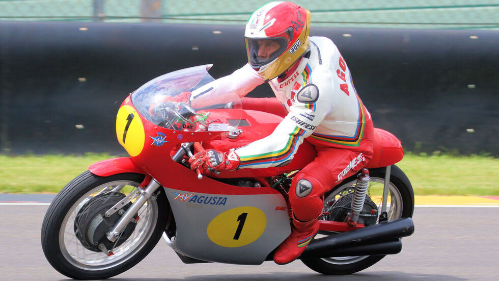 Legende Giacomo Agostini (80) hat 13 WM-Titel auf MV Agusta errungen. Am Sachsenring kam er auf elf Siege. Auch er wird am Start sein.