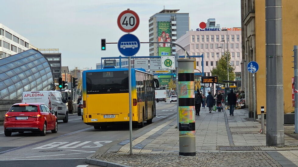 Der neue Blitzer an der Bahnhofstraße in Chemnitz wird teurer. Alle Fakten zu Kosten, Zustand, Unfallzahlen und der Bilanz stationärer Messanlagen.