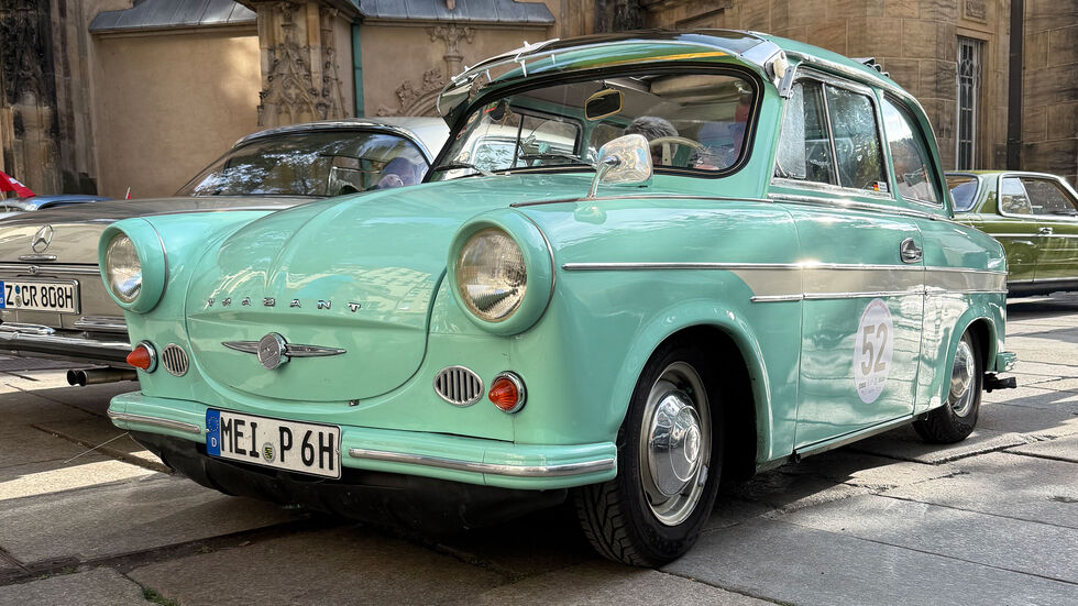 Darf bei der Rally natürlich nicht fehlen: ein Trabant 500.