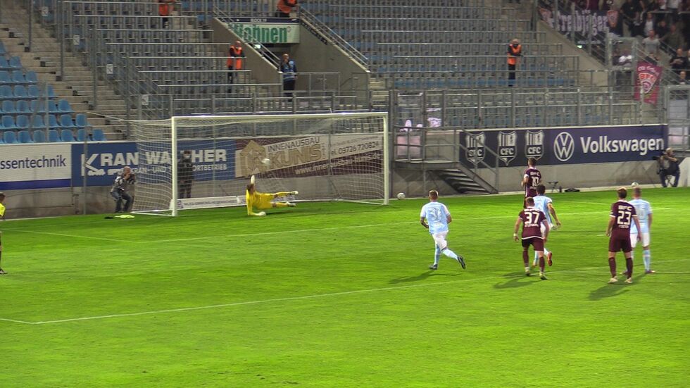 Ex-CFC-Spieler Ronny Garbuschewski schoss die Gäste per Elfmeter zum Sieg. (Foto: Redaktion) Ex-CFC-Spieler Ronny Garbuschewski schoss die Gäste per Elfmeter zum Sieg. (Foto: Redaktion)