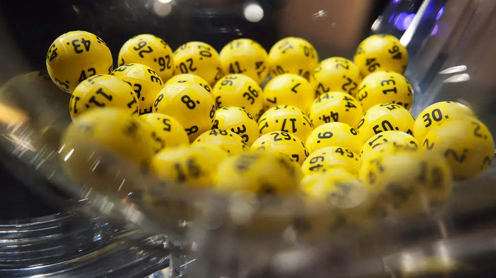 Ein Chemnitzer Lottospieler hat beim EuroJackpot rund 120.000 Euro gewonnen. Er hatte seinen Schein am Freitag erst wenige Stunden vor der Ziehung abgegeben.