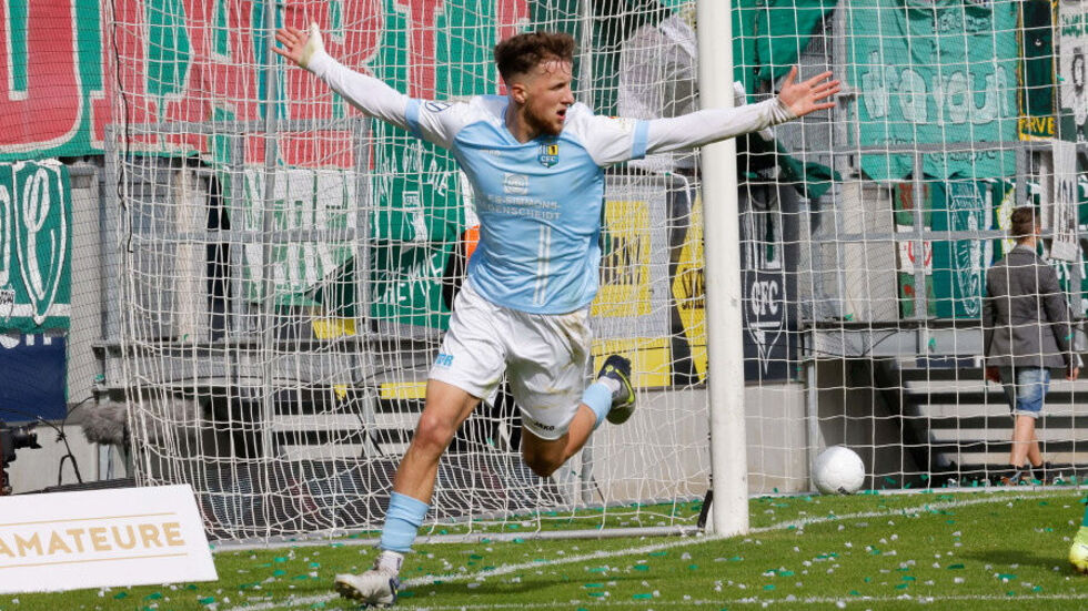 Im Sachsenpokal-Finale traf der 23-Jährige per Kopf zum zwischenzeitlichen Ausgleich gegen die BSG Chemie Leipzig und hatte
damit maßgeblichen Anteil am 12. Titelgewinn des CFC.