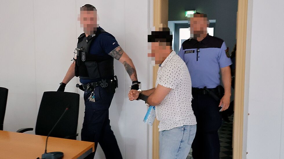 Der 38-Jähhrige soll vor eine Spielothek einen Landsmann niedergestochen haben.