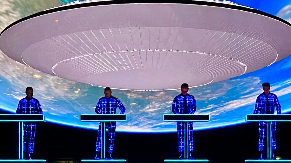 Aufgrund der großen Nachfrage gibt Kraftwerk am 6. Dezember in Chemnitz ein Zusatzkonzert. Aufgrund der großen Nachfrage gibt Kraftwerk am 6. Dezember in Chemnitz ein Zusatzkonzert.