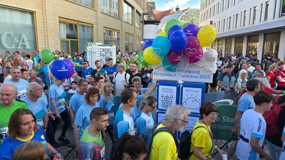 Bunt, lustig, sportlich. Die Teilnehmer des 20. Firmenlaufes sorgten für gute Stimmung. Bunt, lustig, sportlich. Die Teilnehmer des 20. Firmenlaufes sorgten für gute Stimmung.