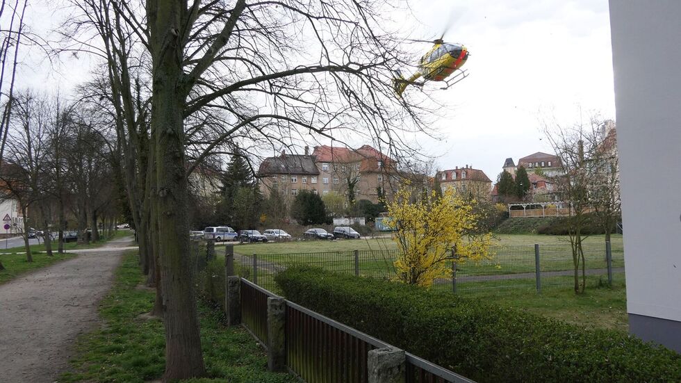 Trotz Einsatz eines Rettungshubschraubers verstarb der Mann noch an der Unglückssstelle. Trotz Einsatz eines Rettungshubschraubers verstarb der Mann noch an der Unglückssstelle.