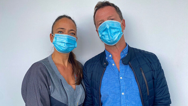 Auch Kristin und André tragen ihre Masken