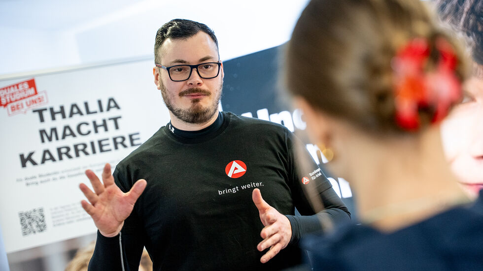 Die Jugendlichen informierten sich aus erster Hand über ihre berufliche Zukunft.