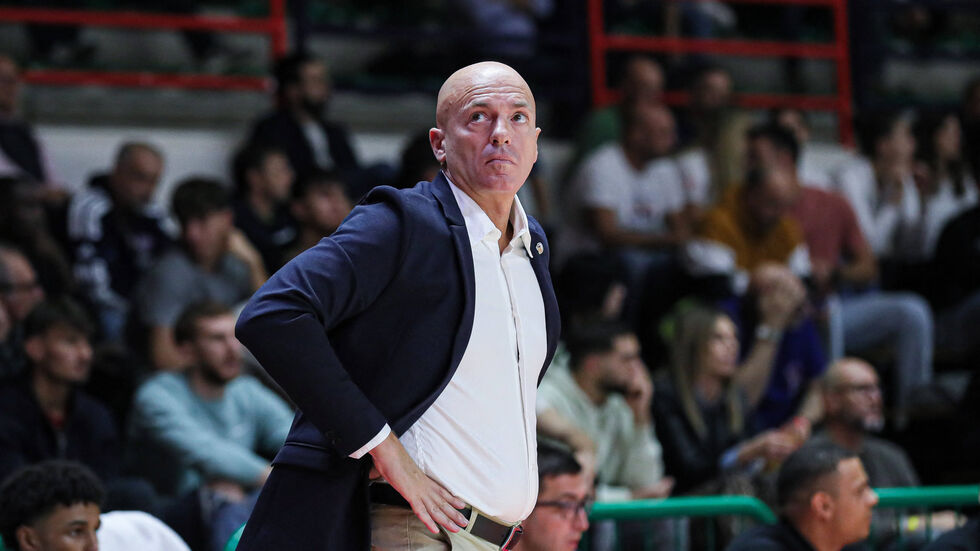 Niners Coach Rodrigo Pastore