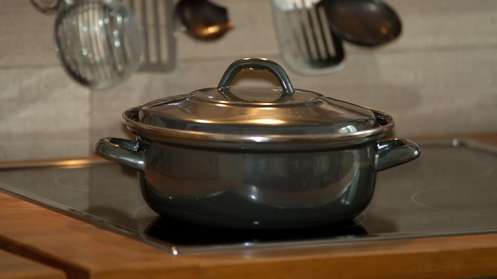 Ein Renter legte in Chemnitz 52.500 Euro in einen Kochtopf - und stellte ihn vor die Tür! Ein Renter legte in Chemnitz 52.500 Euro in einen Kochtopf - und stellte ihn vor die Tür!