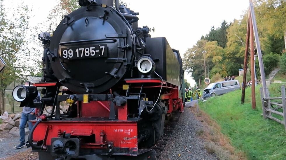 Die Strecke der Fichtelbergbahn zwischen Cranzahl und Oberwiesenthal musste nach dem Unfall gesperrt werden. Die Strecke der Fichtelbergbahn zwischen Cranzahl und Oberwiesenthal musste nach dem Unfall gesperrt werden.