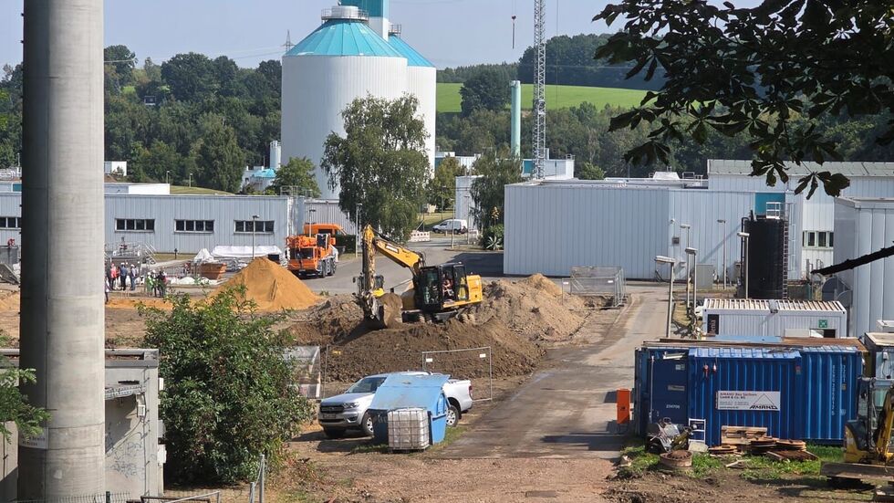 In Chemnitz-Heinersdorf läuft die Sanierung der Kläranlagen. Für 25,3 Millionen Euro entstehen ein neuer Zulaufbereich und moderne Filtersysteme. In Chemnitz-Heinersdorf läuft die Sanierung der Kläranlagen. Für 25,3 Millionen Euro entstehen ein neuer Zulaufbereich und moderne Filtersysteme.