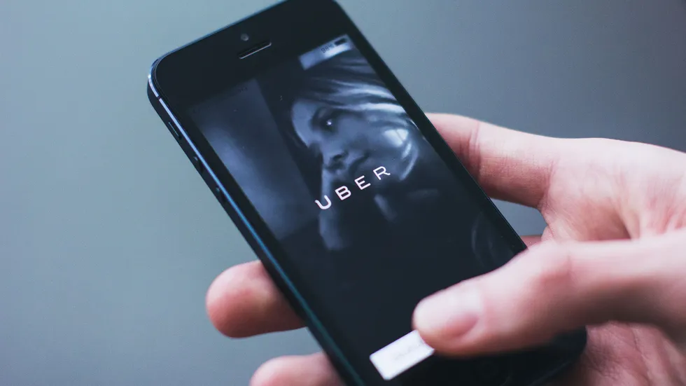 Uber wird wohl erneut für Streit im Chemnitzer Stadtrat sorgen. SPD und Linke wollen Mindestpreise einführen. Im Dezember war ein ähnlicher Antrag gescheitert. Uber wird wohl erneut für Streit im Chemnitzer Stadtrat sorgen. SPD und Linke wollen Mindestpreise einführen. Im Dezember war ein ähnlicher Antrag gescheitert.