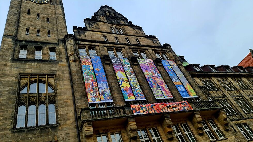 Friedensbanner am Chemnitzer Rathaus Friedensbanner am Chemnitzer Rathaus