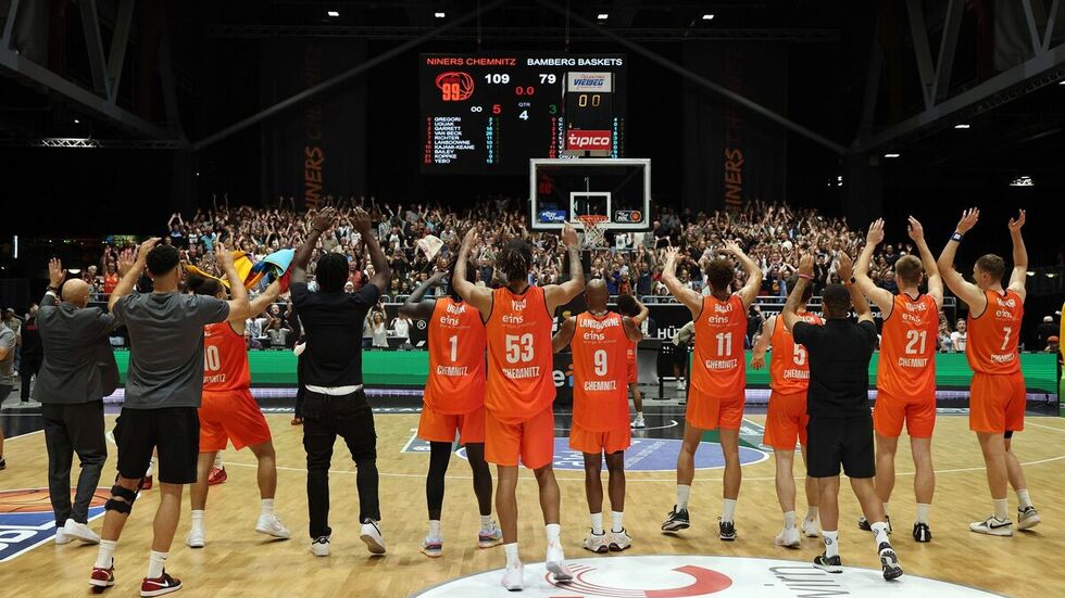 Niners feiern Heimsieg in der Messehalle