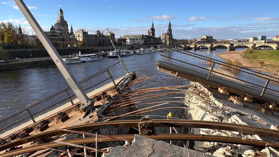 Der Spannstahl war so verrostet, dass die Carolabrücke am 11. September unter ihrer eigenen Last zusammen brach. Der Spannstahl war so verrostet, dass die Carolabrücke am 11. September unter ihrer eigenen Last zusammen brach.