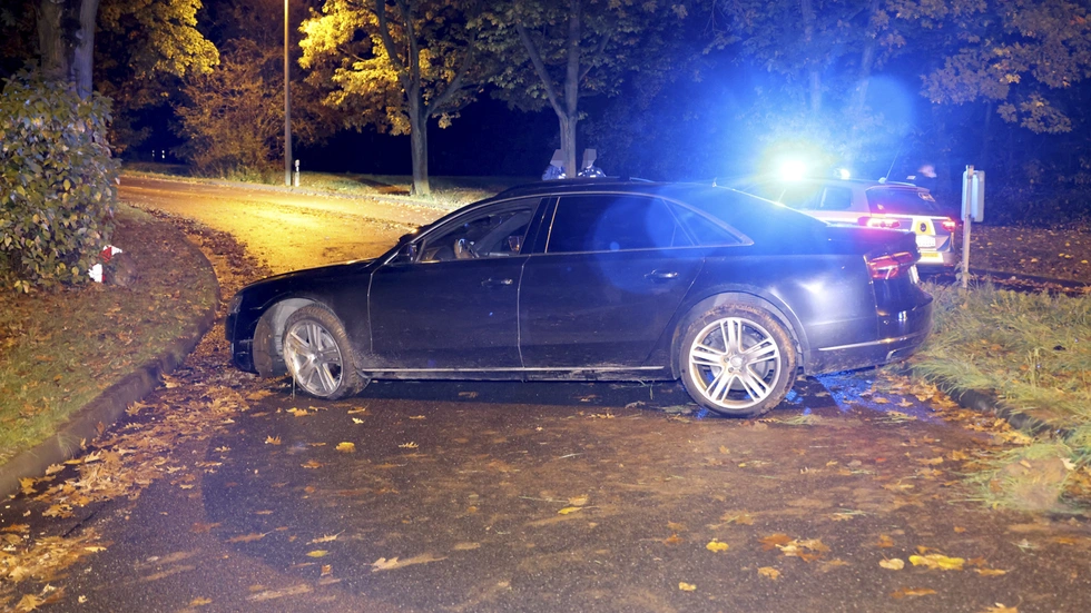 Der demolierte Audi in der Südring-Abfahrt Stollberger Straße Der demolierte Audi in der Südring-Abfahrt Stollberger Straße