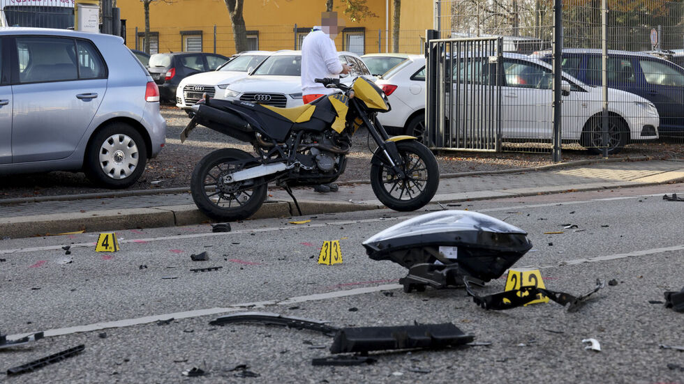Bei diesem Unfall auf der Limbacher Straße erlitt der Motorradfahrer schwerste Verletztung. Bei diesem Unfall auf der Limbacher Straße erlitt der Motorradfahrer schwerste Verletztung.