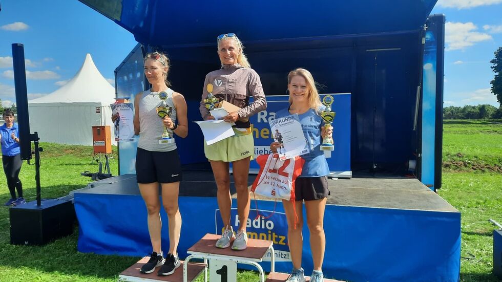 Kam, sah und siegte: Yvonne van Vlerken (Mitte) gewann den Halbmarathon 