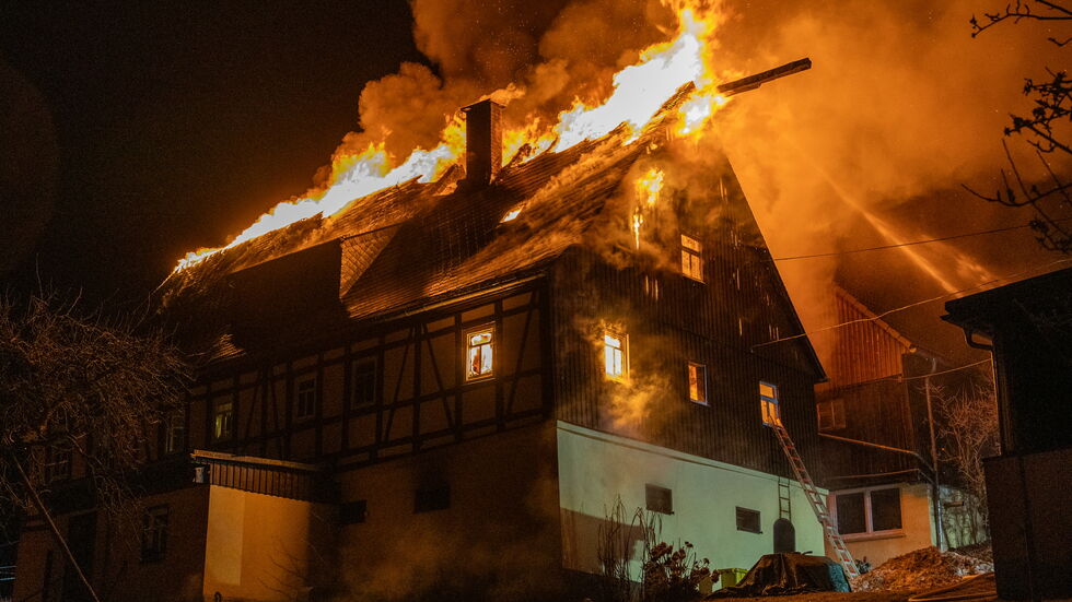 Beim Eintreffen der ersten Feuerwehrleute hatte sich das Feuer bereits massiv ausgebreitet.
Beim Eintreffen der ersten Feuerwehrleute hatte sich das Feuer bereits massiv ausgebreitet.