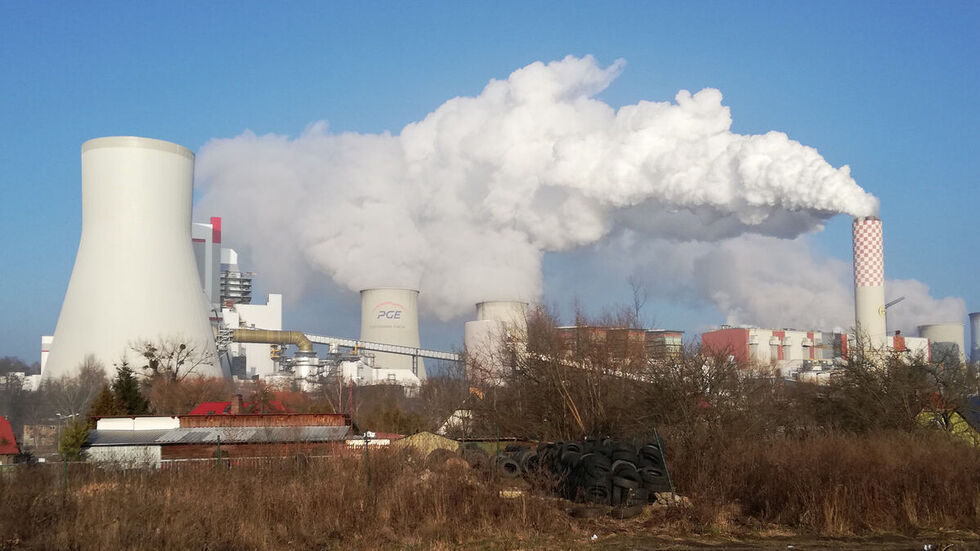 Kraftwerk Turow, nur einen Steinwurf von der Neiße entfernt.
