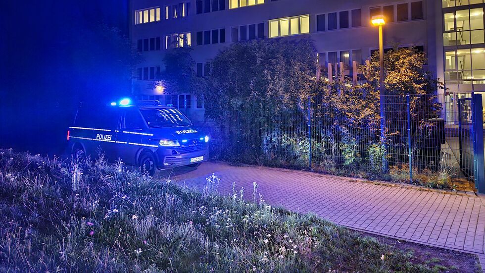 Die Leipziger Flüchtlingsunterkunft an der Weißdornstraße: Hier erwischte die Polizei den Jungen. Die Leipziger Flüchtlingsunterkunft an der Weißdornstraße: Hier erwischte die Polizei den Jungen.