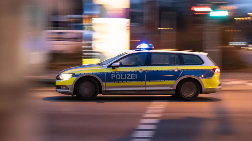 Nach einer Häufung von Raubstraftaten hat die vor wenigen Tagen ins Leben gerufene Soko einen Tatverdächtigen (17) aus Syrien festgenommen. Nach einer Häufung von Raubstraftaten hat die vor wenigen Tagen ins Leben gerufene Soko einen Tatverdächtigen (17) aus Syrien festgenommen.