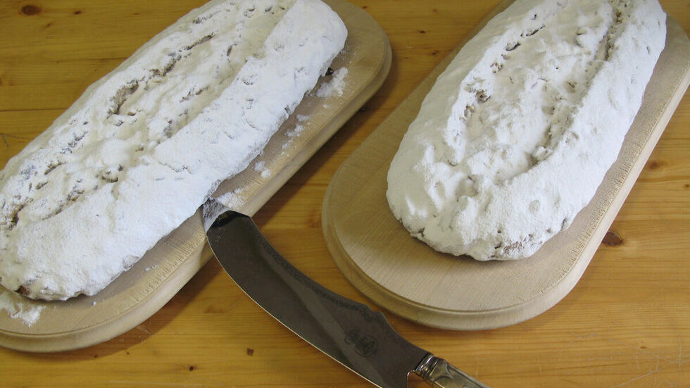 Stollen auf der Hand? So sieht es zumindest eine neue Regelung, die für mehr Bürokratie und höhere Kosten bei den sächsischen Bäckern sorgt. Stollen auf der Hand? So sieht es zumindest eine neue Regelung, die für mehr Bürokratie und höhere Kosten bei den sächsischen Bäckern sorgt.