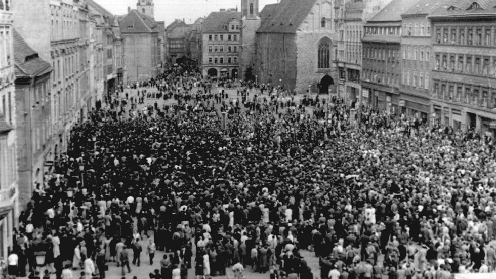 Demonstranten am 17. Juni 1953 auf dem Obermarkt in Görlitz