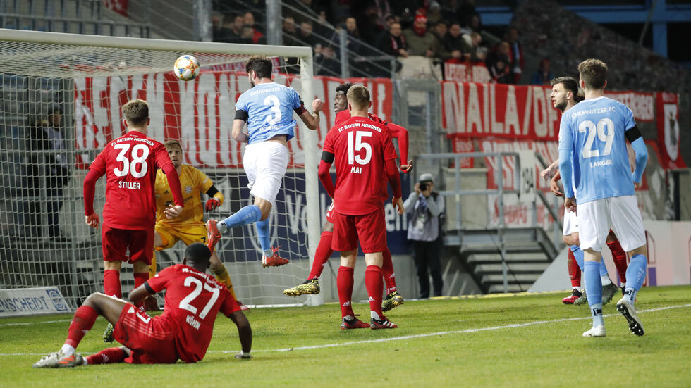 Kapitän Niklas Hoheneder köpft den CFC zum Sieg. Kapitän Niklas Hoheneder köpft den CFC zum Sieg.