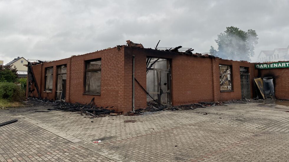 Der Markt wurde bis auf die Grundmauern nahezu vollständig zerstört. Der Markt wurde bis auf die Grundmauern nahezu vollständig zerstört.