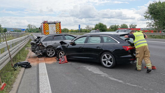 Für die Bergung musste die Autobahn gesperrt werden.