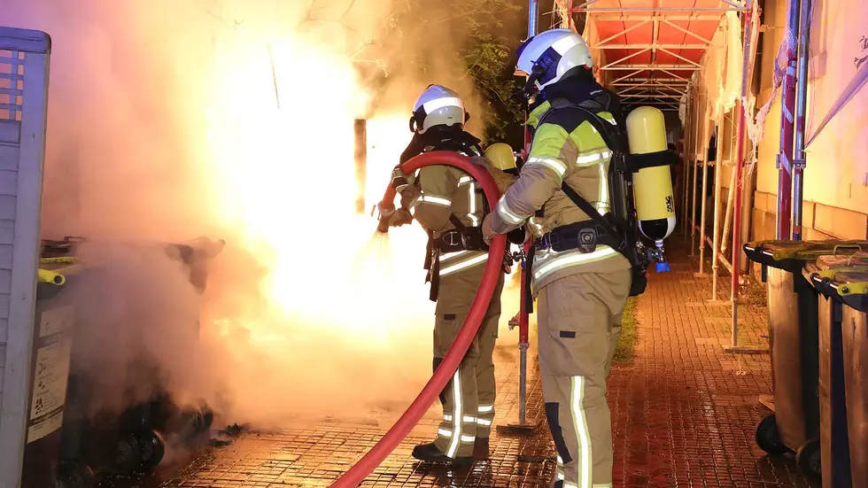 Die Feuerwehr konnte die Flammen zum Glück schnell unter Kontrolle bringen (Symbolbild).
