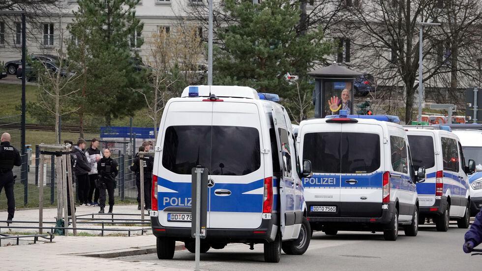 Brutaler Kick! Die Polizei musste in Chemnitz bei einem Fußballspiel Ukraine-Syrien schlichten. Brutaler Kick! Die Polizei musste in Chemnitz bei einem Fußballspiel Ukraine-Syrien schlichten.