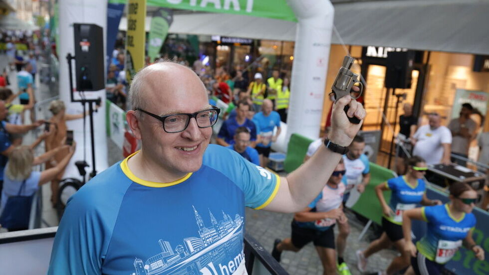 Wie im letzten Jahr wird OB Sven Schulze auch 2025 den Startschuss zum Firmenlauf geben und mit einem Team am Start sein. Wie im letzten Jahr wird OB Sven Schulze auch 2025 den Startschuss zum Firmenlauf geben und mit einem Team am Start sein.