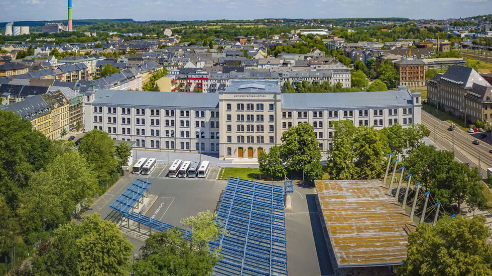 Die TU Chemnitz plant, auf dem Gelände des Busbahnhofs ein Gebäude für das Lehramtsstudium errichten zu lassen. Die TU Chemnitz plant, auf dem Gelände des Busbahnhofs ein Gebäude für das Lehramtsstudium errichten zu lassen.