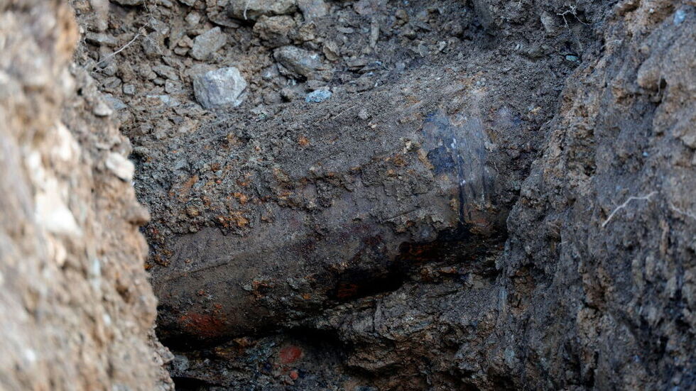 Bei Bauarbeiten in Chemnitz ist am Dienstagnachmittag ein Blindgänger aus dem Zweiten Weltkrieg entdeckt worden.