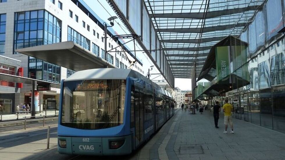 Wegen Bauarbeiten an den Weichen kommt es am Dienstag zu Sperrungen an der Zentralhaltestelle Chemnitz. Sechs Linien sind betroffen. 