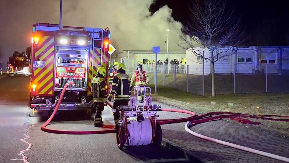 Rund 60 Feuerwehrleute waren im Einsatz. 