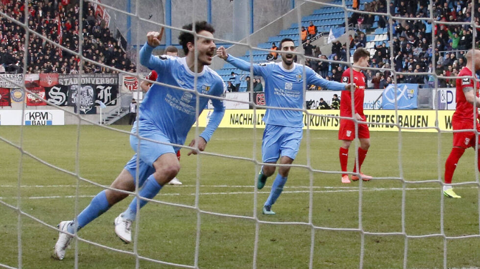 Gegen Halle hat Philipp Hosiner seinen dritten Doppelpack in Folge geschnürt, sah aber auch seine fünfte gelbe Karte.