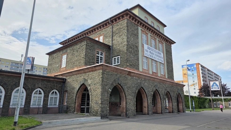 Das alte Flughafengebäude an der Stollberger Straße Das alte Flughafengebäude an der Stollberger Straße