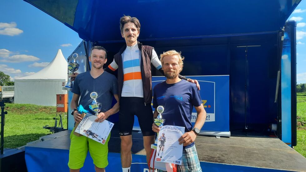 Benjamin Lindner (Mitte) war bei den Männer der Schnellste auf der Halbmarathon-Distanz