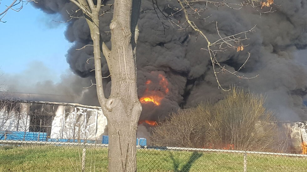 Industriebrand in Zwenkau ©  Einsatzfahrten Leipzig