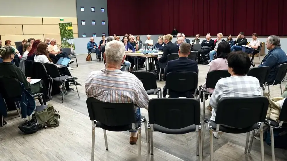 Chemnitzer Vereine können im September wieder mit Oberbürgermeister Sven Schulze und der Stadtverwaltung sprechen. Die Vereinsgespräche finden im Luxor statt. Chemnitzer Vereine können im September wieder mit Oberbürgermeister Sven Schulze und der Stadtverwaltung sprechen. Die Vereinsgespräche finden im Luxor statt.