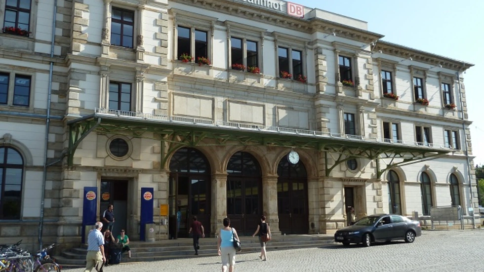 Im Chemnitzer Hauptbahnhof schnappten Bundespolizisten einen Russen, der mit mehreren Haftbefehlen gesucht wurde. Im Chemnitzer Hauptbahnhof schnappten Bundespolizisten einen Russen, der mit mehreren Haftbefehlen gesucht wurde.