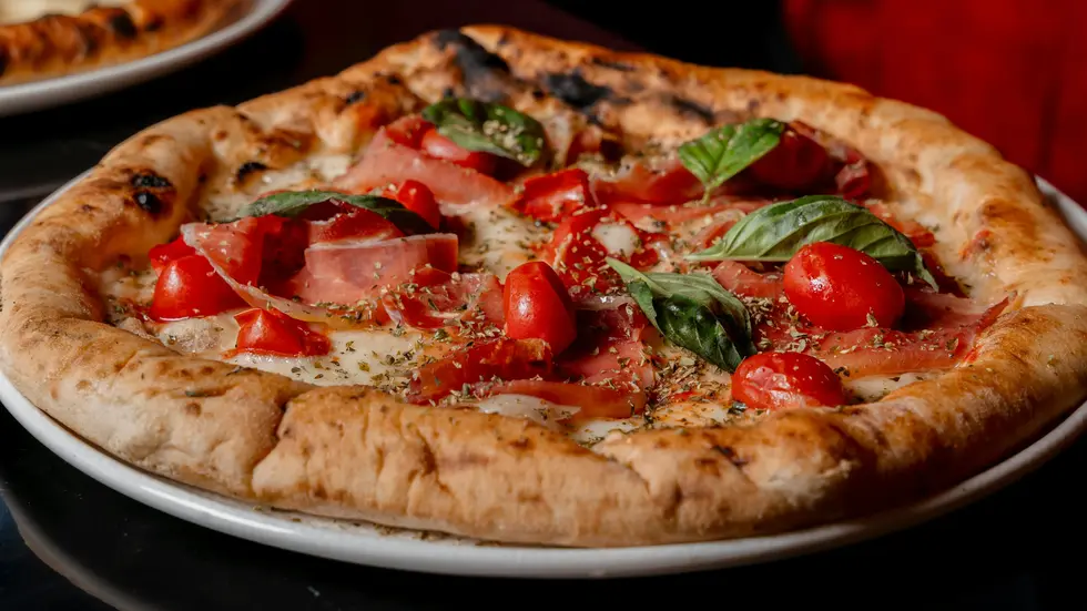 Pizza-Raub in Chemnitz: Ein 13-Jähriger wurde auf dem Sonnenberg überfallen. Zwei Männer raubten ihm Pizza und Bargeld. Pizza-Raub in Chemnitz: Ein 13-Jähriger wurde auf dem Sonnenberg überfallen. Zwei Männer raubten ihm Pizza und Bargeld.