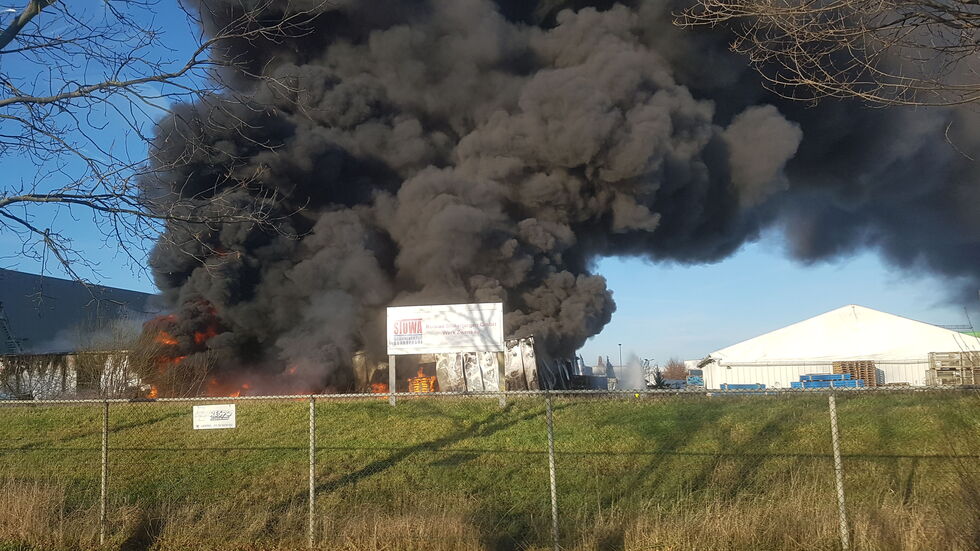 Industriebrand in Zwenkau © Einsatzfahrten Leipzig